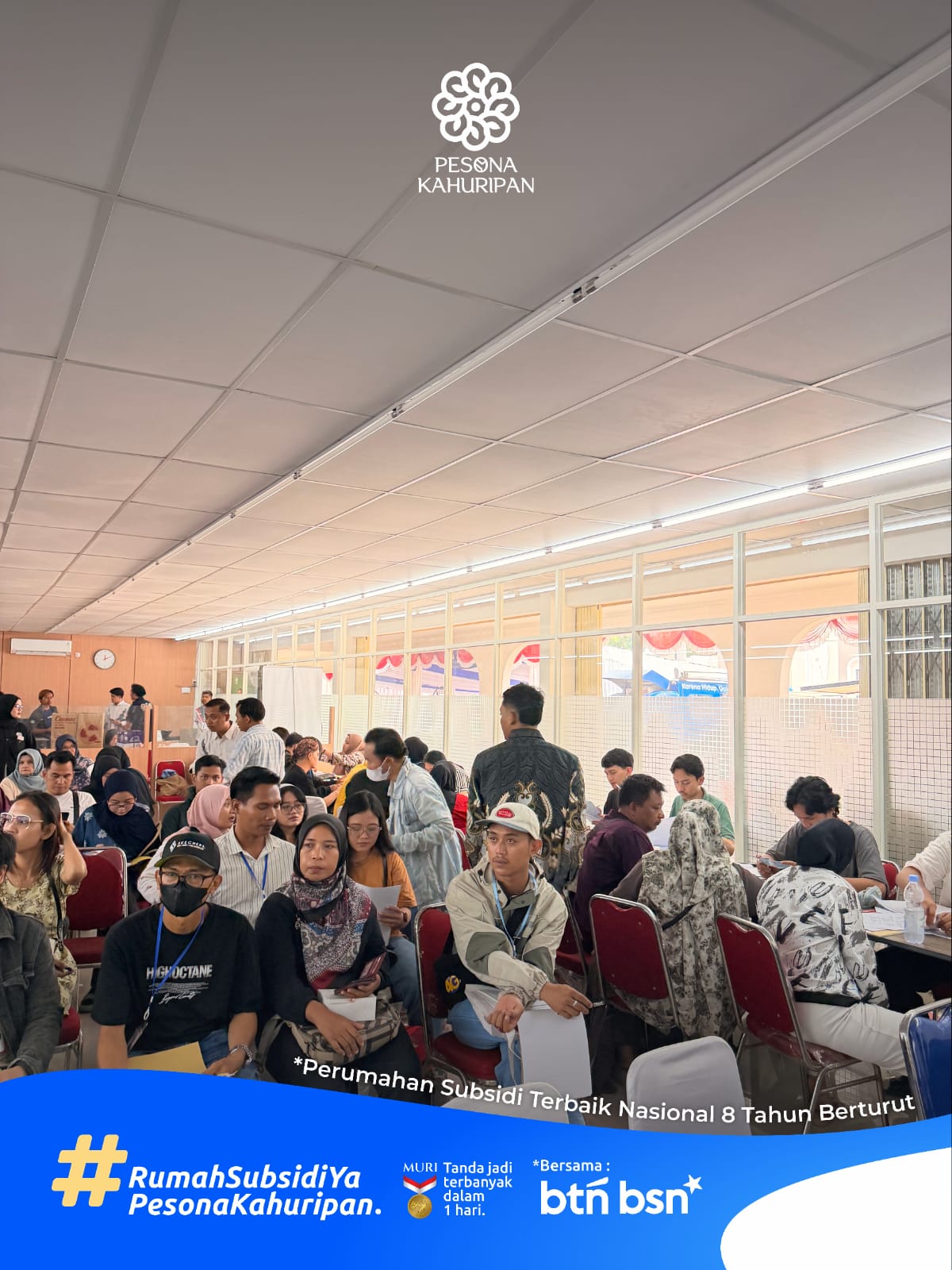 Peserta mengikuti kegiatan informasi dan layanan perumahan